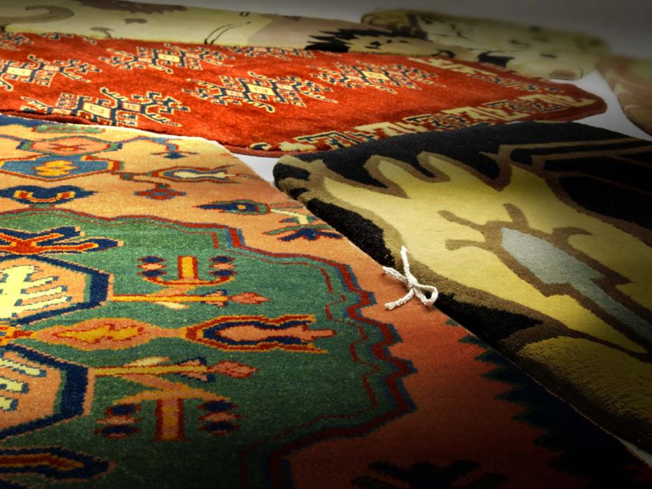 How many and which materials a luxury rug can be made of 